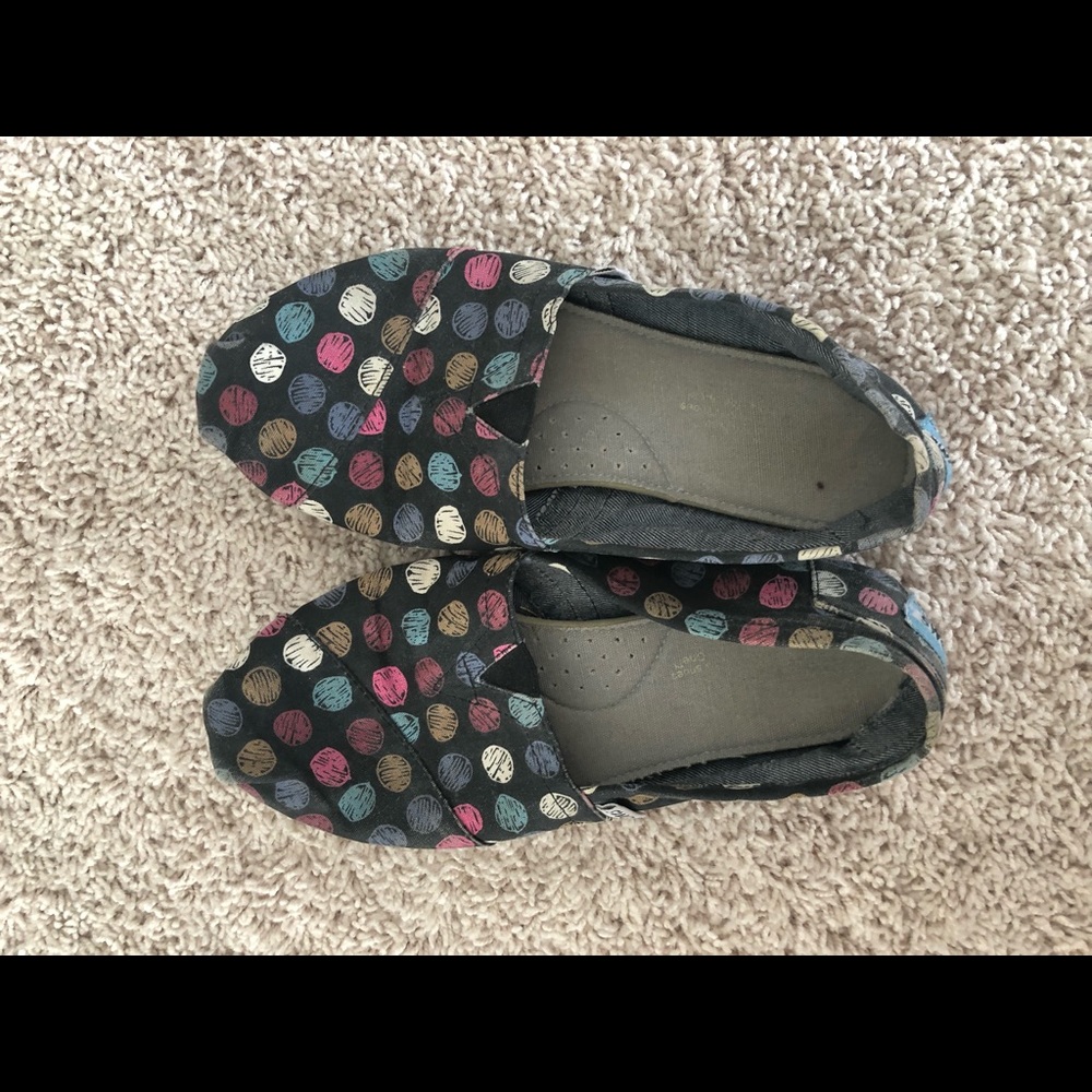 2/10 item Toms sz 6.5